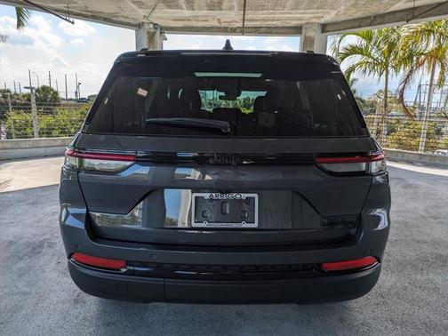 2025 Jeep Grand Cherokee Limited X