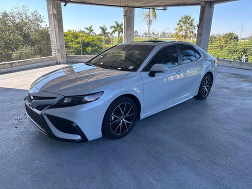 Ice Edge 2024 Toyota Camry SE