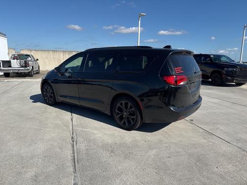 2020 Chrysler Pacifica Red S Edition