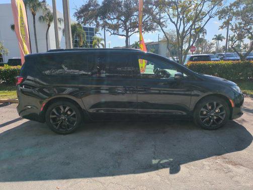 2020 Chrysler Pacifica Red S Edition