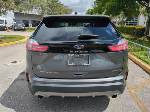 2022 Ford Edge Titanium