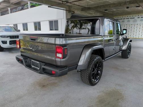 2025 Jeep Gladiator Nighthawk