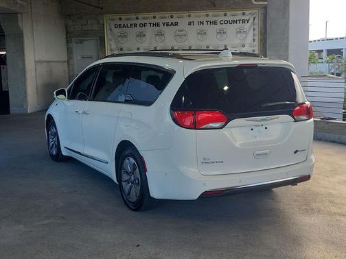 Bright White Clearcoat 2020 Chrysler Pacifica Hybrid Limited