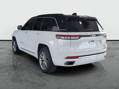 Bright White Clearcoat 2025 Jeep Grand Cherokee Summit
