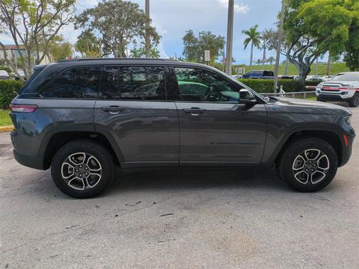 2022 Jeep Grand Cherokee 4xe Trailhawk