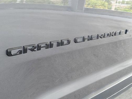 Baltic Gray Metallic Clearcoat 2023 Jeep Grand Cherokee L Altitude