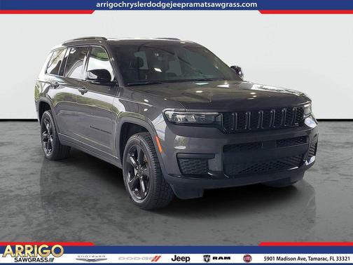 Baltic Gray Metallic Clearcoat 2023 Jeep Grand Cherokee L Altitude