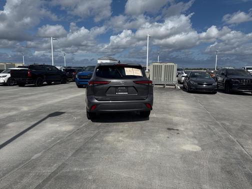 2023 Toyota Highlander Platinum