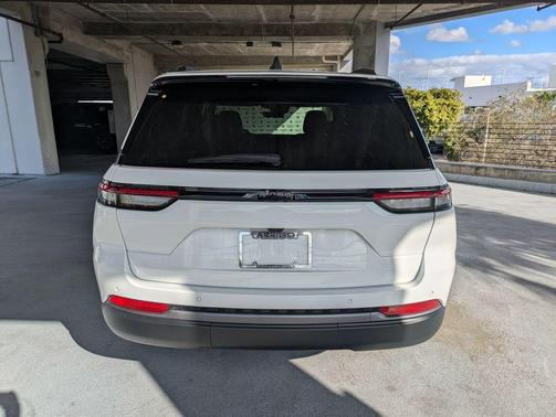 2026 Jeep Grand Cherokee Altitude