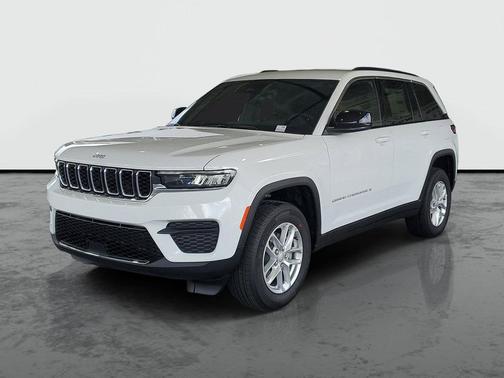 Bright White Clearcoat 2026 Jeep Grand Cherokee Laredo