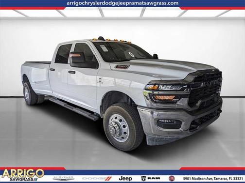 2025 RAM 3500 Tradesman Crew Cab 4x4 8' Box