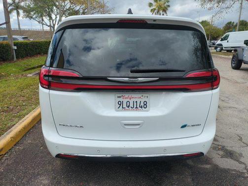 2024 Chrysler Pacifica Hybrid Select