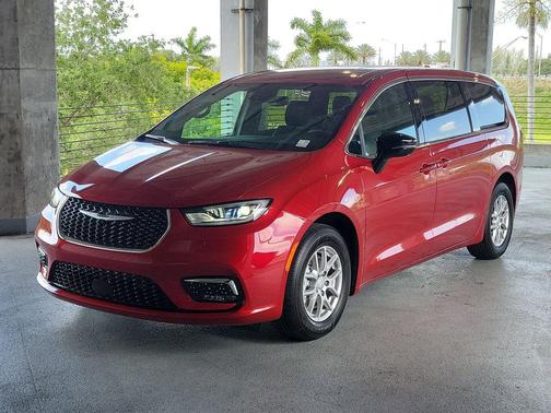 Red Hot Pearlcoat 2026 Chrysler Pacifica L