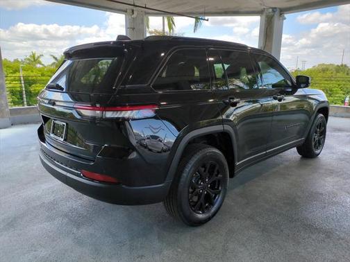 2025 Jeep Grand Cherokee Altitude