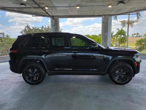 2025 Jeep Grand Cherokee Altitude