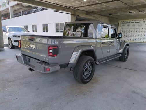 2022 Jeep Gladiator Overland