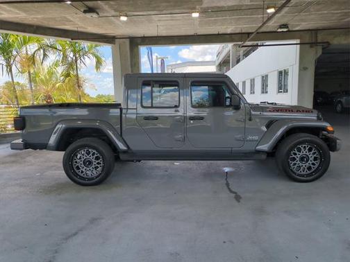 2022 Jeep Gladiator Overland