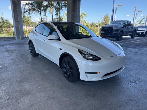 Pearl White Multi-Coat 2025 Tesla Model Y Long Range Dual Motor All-Wheel Drive