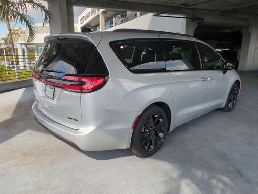 2026 Chrysler Pacifica Limited