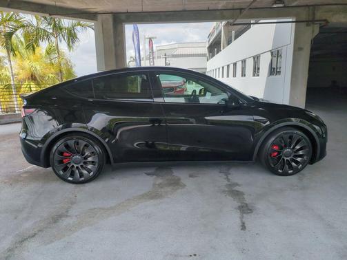 Solid Black 2022 Tesla Model Y Performance Dual Motor All-Wheel Drive