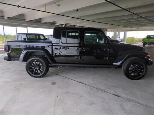 2025 Jeep Gladiator Nighthawk