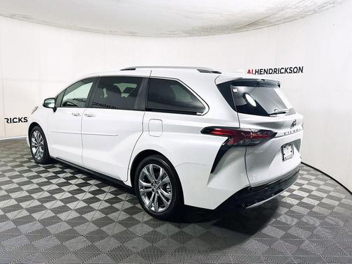 2024 Toyota Sienna Platinum
