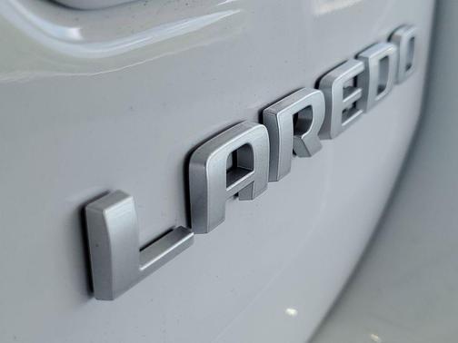 Bright White Clearcoat 2026 Jeep Grand Cherokee Laredo