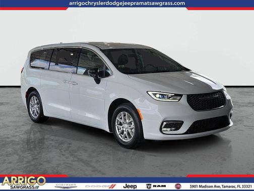 Bright White Clearcoat 2026 Chrysler Pacifica L