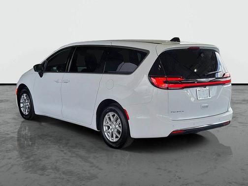 Bright White Clearcoat 2026 Chrysler Pacifica L