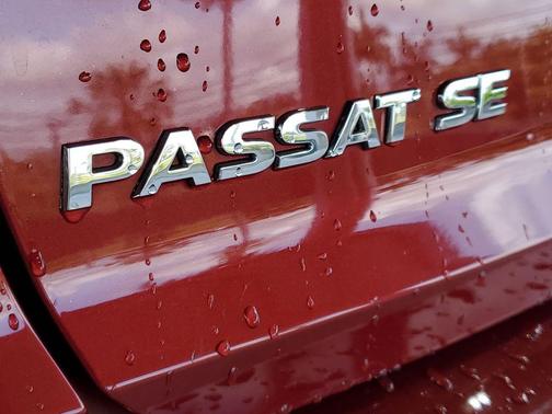 Fortana Red 2016 Volkswagen Passat 1.8T SE w/Technology