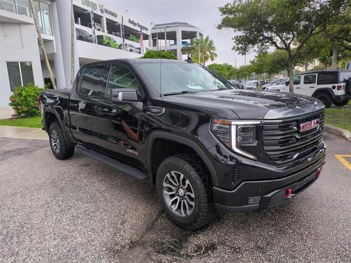 2023 GMC Sierra 1500 AT4