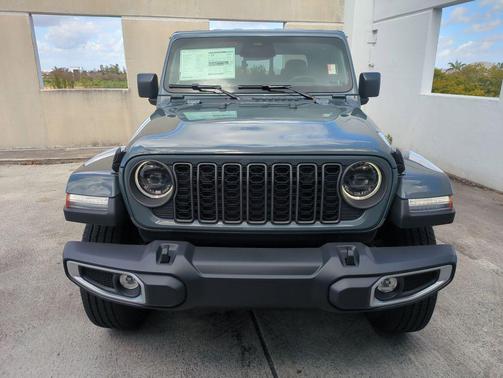 2026 Jeep Gladiator Sahara 4x4