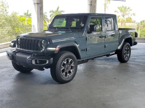 Anvil Clearcoat 2026 Jeep Gladiator Sahara 4x4