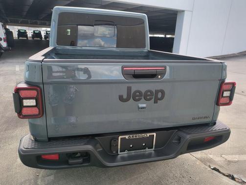 2026 Jeep Gladiator Sahara 4x4