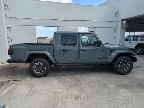 2026 Jeep Gladiator Sahara 4x4