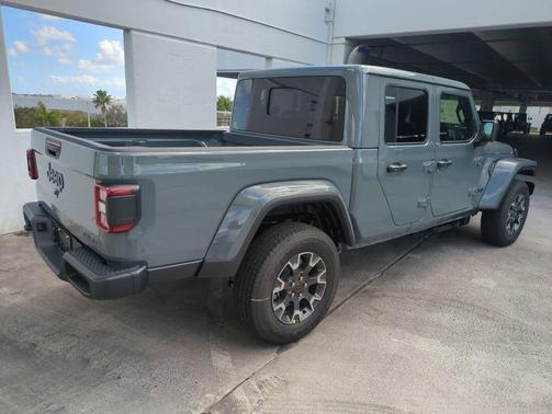 2026 Jeep Gladiator Sahara 4x4