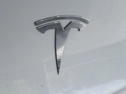 Pearl White Multi-Coat 2023 Tesla Model Y Long Range Dual Motor All-Wheel Drive