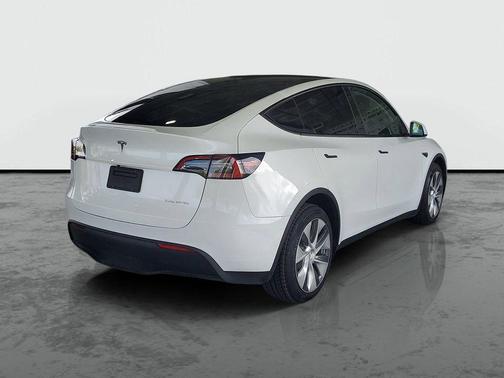 Pearl White Multi-Coat 2023 Tesla Model Y Long Range Dual Motor All-Wheel Drive