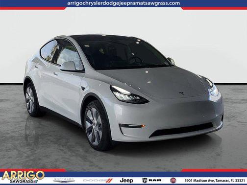 Pearl White Multi-Coat 2023 Tesla Model Y Long Range Dual Motor All-Wheel Drive