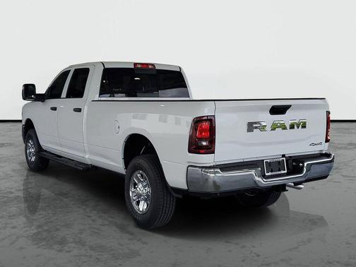 Bright White Clearcoat 2026 RAM 2500 Tradesman Crew Cab 4x4 8' Box