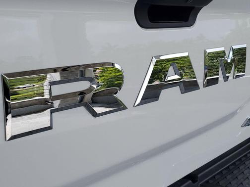 Bright White Clearcoat 2026 RAM 2500 Tradesman Crew Cab 4x4 8' Box
