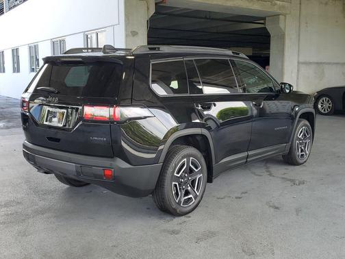 Diamond Black Crystal Pearlcoat 2026 Jeep Cherokee Limited