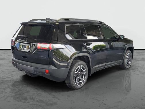 Diamond Black Crystal Pearlcoat 2026 Jeep Cherokee Limited