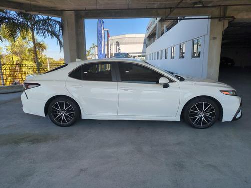 2023 Toyota Camry SE