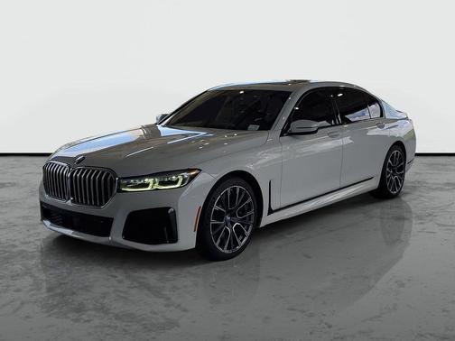 Alpine White 2022 BMW 750 i xDrive