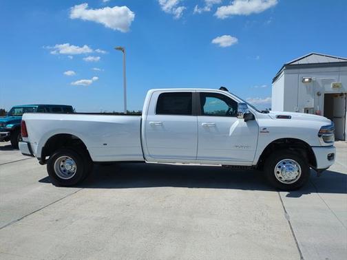 2025 RAM 3500 Laramie Crew Cab 4x4 8' Box