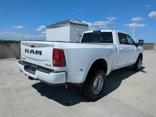 2025 RAM 3500 Laramie Crew Cab 4x4 8' Box