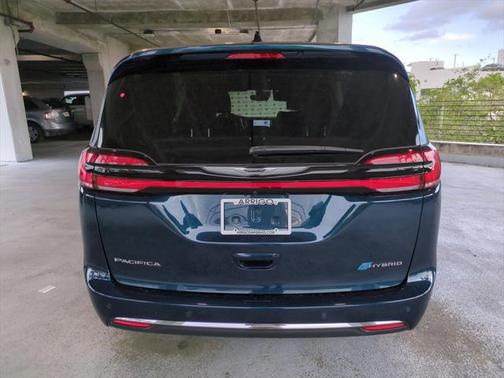 2025 Chrysler Pacifica Hybrid Select