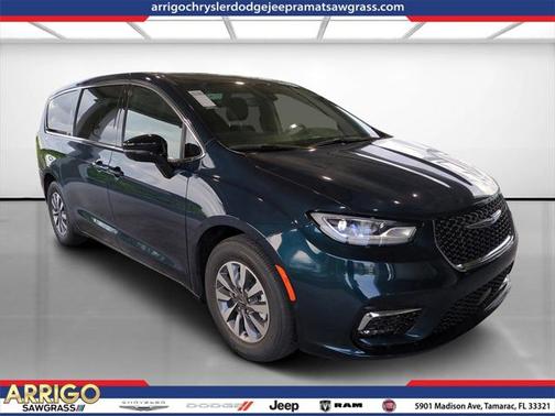 2025 Chrysler Pacifica Hybrid Select