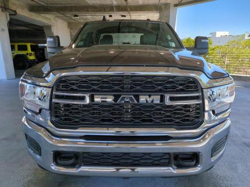 2024 RAM 2500 Tradesman Crew Cab 4x4 8' Box
